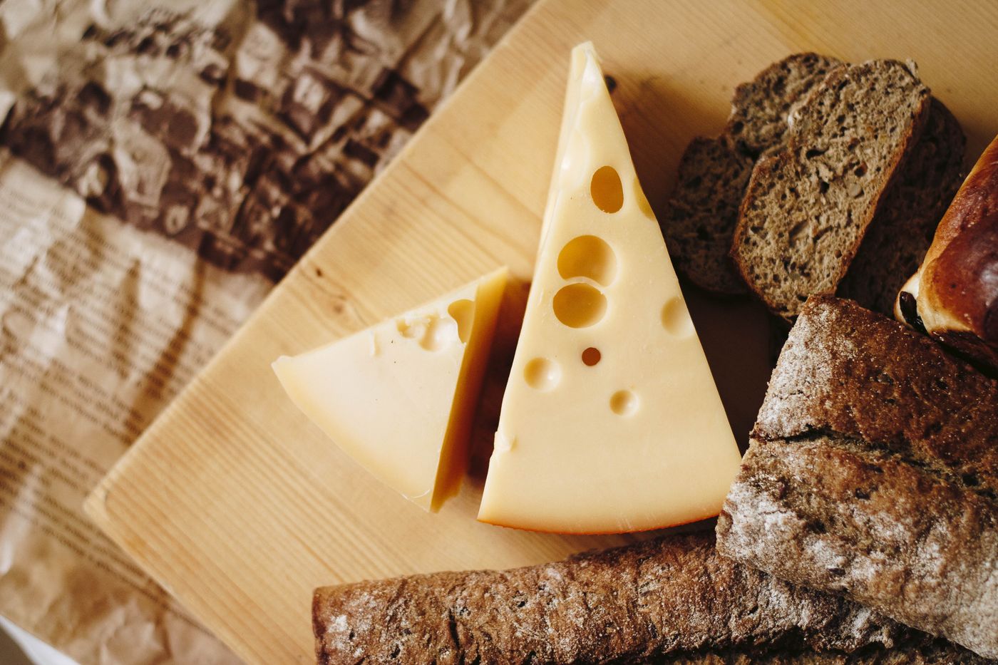 Käse auf einem Brett