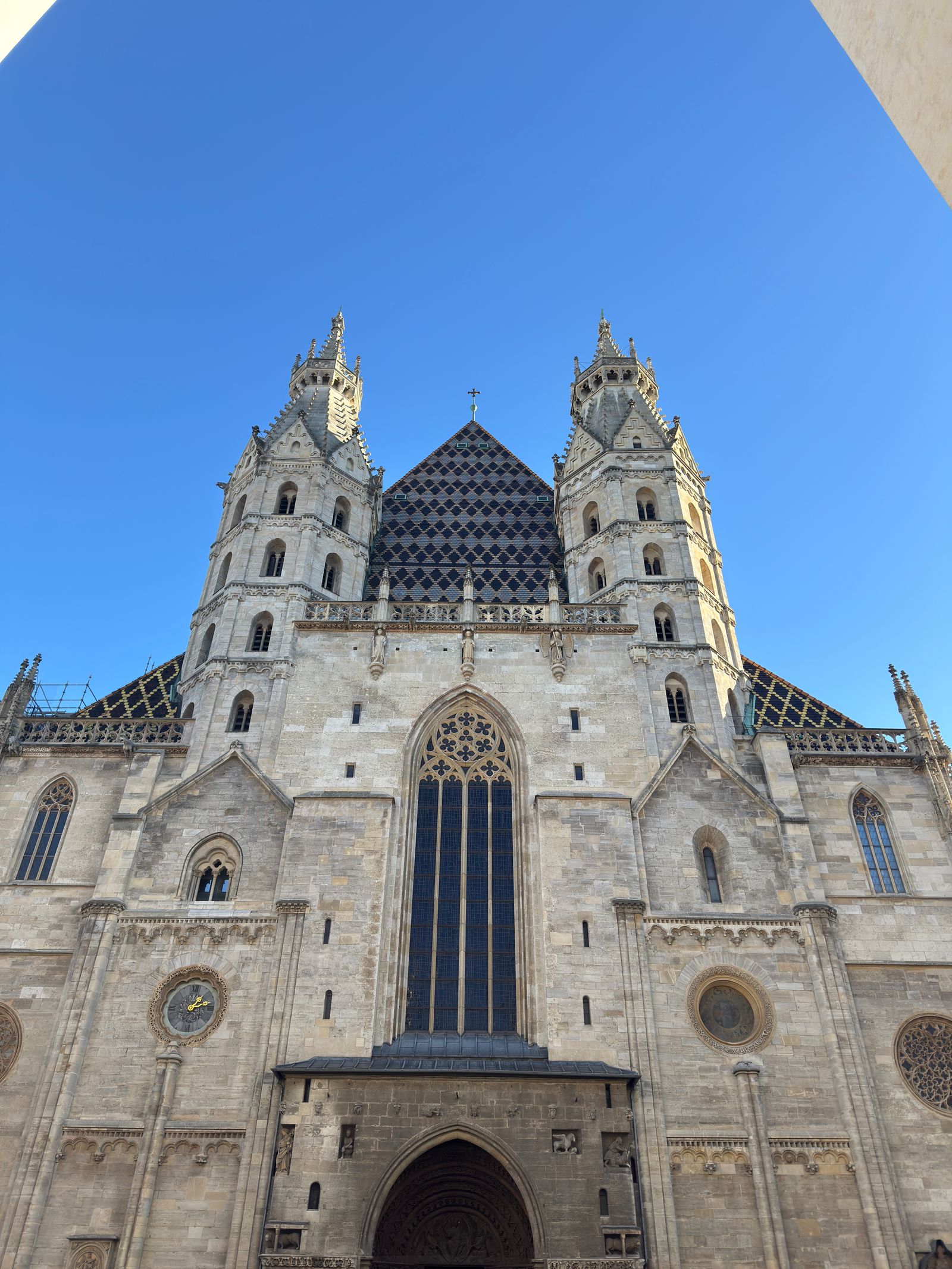 Stephansdom in Wien unter klarem Himmel